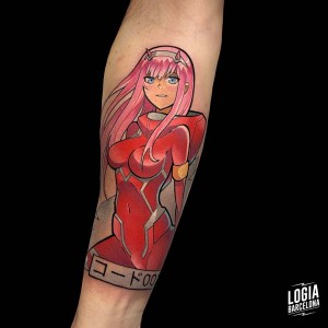 tatuaje_brazo_mujer_roja_anime_logiabarcelona_maxi_pain 